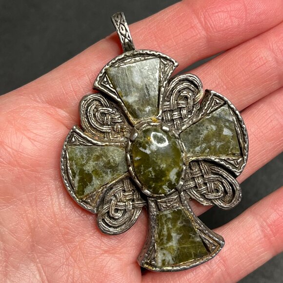 Vintage Celtic Scottish Cross Necklace Pendant Green Silver Tone Large BRITAIN - Picture 1 of 8